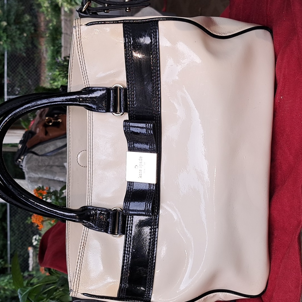 Kate Spade White/Black Leather Satchel/Crossbody Bag Very Good Conditi